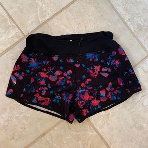 LULULEMON PRINTED ATHLETIC SHORT SZ 4